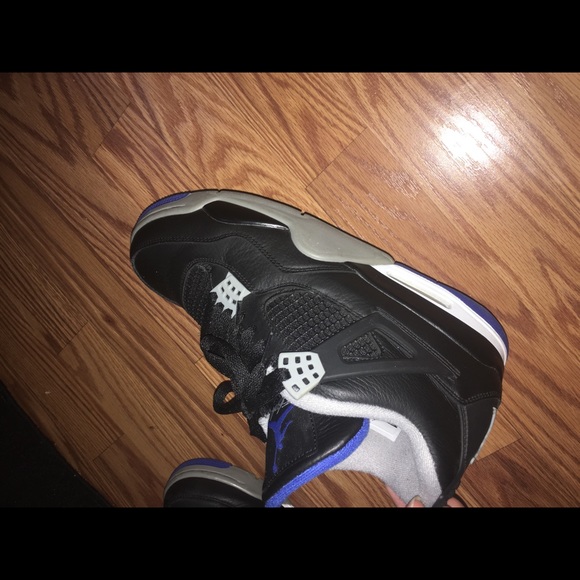 Jordan 4s - Picture 3 of 6